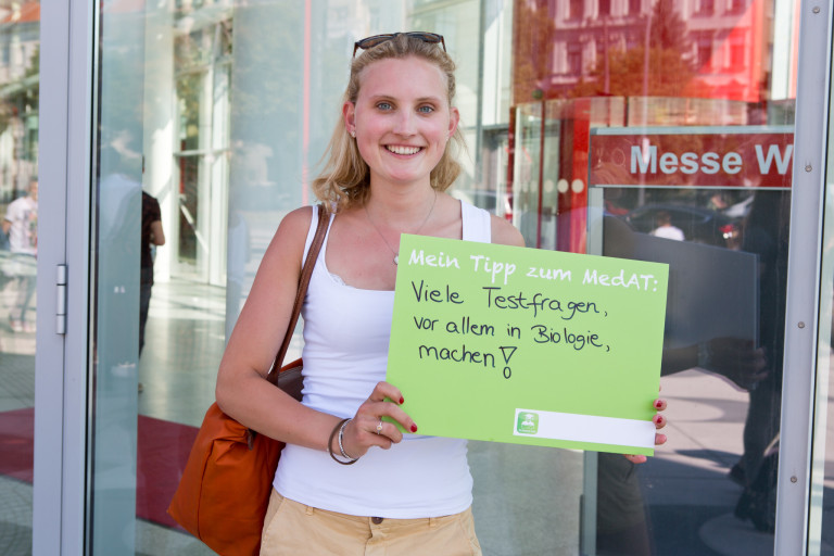 aufnahmeprüfung.at MedAT tipps aufnahmeprüfung aufnahmetest vorbereitungskurs infos viele testfragen vor allem in biologie machen