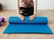 Unterschied Ergotherapie und Physiotherapie Frau mit Matte