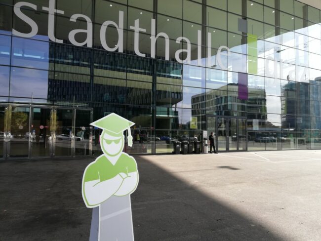 Türsteher vor der Stadthalle Graz Türsteher vor der Stadthalle Graz