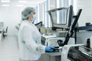 Ernährungswissenschaft oder Labortechnikerin im Labor