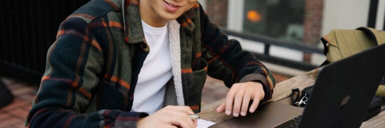 pexels, lernen mit Laptop