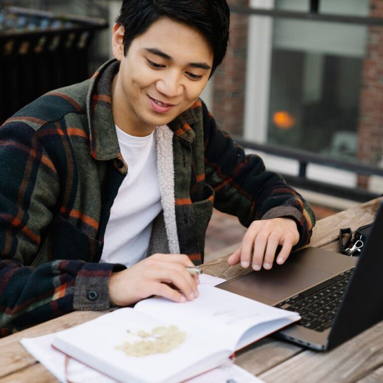 pexels, lernen mit Laptop